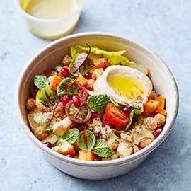 Pompoen salade met gebakken kikkererwten en humus (delivery)